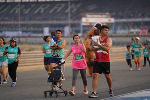 BIB: 0219, 70271
                            <button type="button" onclick="openModal(10519568)" class="btn btn-primary btn-sm float-right btn-popup" data-toggle="modal" data-target=".modal-high-quality">
                        <i class="fas fa-shopping-cart"></i> Add to Cart
                    </button>
                                            <button type="button" onclick="isThisMe(10519568, true)" class="btn btn-success btn-sm float-right btn-popup btn-isme hidden" data-toggle="tooltip" data-placement="bottom" title="นี่คือรูปของคุณใช่ไหม คลิกที่นี่เพื่อเอาเข้าอัลบั้ม">
                        <i class="fas fa-plus"></i> Add to album
                    </button>
                    <button type="button" onclick="isThisMe(10519568, false)" class="btn btn-warning btn-sm float-right btn-popup btn-isnotme hidden">
                        <i class="fas fa-ban"></i> Remove from album
                    </button>