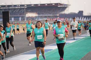 BIB: 2944, 53236, 3227
                            <button type="button" onclick="openModal(10515068)" class="btn btn-primary btn-sm float-right btn-popup" data-toggle="modal" data-target=".modal-high-quality">
                        <i class="fas fa-shopping-cart"></i> Add to Cart
                    </button>
                                            <button type="button" onclick="isThisMe(10515068, true)" class="btn btn-success btn-sm float-right btn-popup btn-isme hidden" data-toggle="tooltip" data-placement="bottom" title="นี่คือรูปของคุณใช่ไหม คลิกที่นี่เพื่อเอาเข้าอัลบั้ม">
                        <i class="fas fa-plus"></i> Add to album
                    </button>
                    <button type="button" onclick="isThisMe(10515068, false)" class="btn btn-warning btn-sm float-right btn-popup btn-isnotme hidden">
                        <i class="fas fa-ban"></i> Remove from album
                    </button>