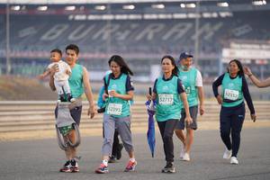 BIB: 52352, 52717, 52395, 160
                            <button type="button" onclick="openModal(10521190)" class="btn btn-primary btn-sm float-right btn-popup" data-toggle="modal" data-target=".modal-high-quality">
                        <i class="fas fa-shopping-cart"></i> Add to Cart
                    </button>
                                            <button type="button" onclick="isThisMe(10521190, true)" class="btn btn-success btn-sm float-right btn-popup btn-isme hidden" data-toggle="tooltip" data-placement="bottom" title="นี่คือรูปของคุณใช่ไหม คลิกที่นี่เพื่อเอาเข้าอัลบั้ม">
                        <i class="fas fa-plus"></i> Add to album
                    </button>
                    <button type="button" onclick="isThisMe(10521190, false)" class="btn btn-warning btn-sm float-right btn-popup btn-isnotme hidden">
                        <i class="fas fa-ban"></i> Remove from album
                    </button>