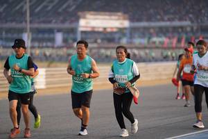 BIB: 52989, 53194, 51600, 50229
                            <button type="button" onclick="openModal(10512911)" class="btn btn-primary btn-sm float-right btn-popup" data-toggle="modal" data-target=".modal-high-quality">
                        <i class="fas fa-shopping-cart"></i> Add to Cart
                    </button>
                                            <button type="button" onclick="isThisMe(10512911, true)" class="btn btn-success btn-sm float-right btn-popup btn-isme hidden" data-toggle="tooltip" data-placement="bottom" title="นี่คือรูปของคุณใช่ไหม คลิกที่นี่เพื่อเอาเข้าอัลบั้ม">
                        <i class="fas fa-plus"></i> Add to album
                    </button>
                    <button type="button" onclick="isThisMe(10512911, false)" class="btn btn-warning btn-sm float-right btn-popup btn-isnotme hidden">
                        <i class="fas fa-ban"></i> Remove from album
                    </button>