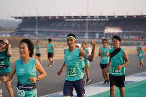 BIB: 51880, 51580, 043
                            <button type="button" onclick="openModal(10513672)" class="btn btn-primary btn-sm float-right btn-popup" data-toggle="modal" data-target=".modal-high-quality">
                        <i class="fas fa-shopping-cart"></i> Add to Cart
                    </button>
                                            <button type="button" onclick="isThisMe(10513672, true)" class="btn btn-success btn-sm float-right btn-popup btn-isme hidden" data-toggle="tooltip" data-placement="bottom" title="นี่คือรูปของคุณใช่ไหม คลิกที่นี่เพื่อเอาเข้าอัลบั้ม">
                        <i class="fas fa-plus"></i> Add to album
                    </button>
                    <button type="button" onclick="isThisMe(10513672, false)" class="btn btn-warning btn-sm float-right btn-popup btn-isnotme hidden">
                        <i class="fas fa-ban"></i> Remove from album
                    </button>