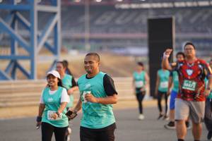 BIB: 50473, 524
                            <button type="button" onclick="openModal(10515128)" class="btn btn-primary btn-sm float-right btn-popup" data-toggle="modal" data-target=".modal-high-quality">
                        <i class="fas fa-shopping-cart"></i> Add to Cart
                    </button>
                                            <button type="button" onclick="isThisMe(10515128, true)" class="btn btn-success btn-sm float-right btn-popup btn-isme hidden" data-toggle="tooltip" data-placement="bottom" title="นี่คือรูปของคุณใช่ไหม คลิกที่นี่เพื่อเอาเข้าอัลบั้ม">
                        <i class="fas fa-plus"></i> Add to album
                    </button>
                    <button type="button" onclick="isThisMe(10515128, false)" class="btn btn-warning btn-sm float-right btn-popup btn-isnotme hidden">
                        <i class="fas fa-ban"></i> Remove from album
                    </button>