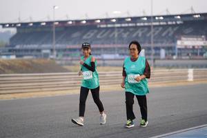 BIB: 2567, 533
                            <button type="button" onclick="openModal(10521602)" class="btn btn-primary btn-sm float-right btn-popup" data-toggle="modal" data-target=".modal-high-quality">
                        <i class="fas fa-shopping-cart"></i> Add to Cart
                    </button>
                                            <button type="button" onclick="isThisMe(10521602, true)" class="btn btn-success btn-sm float-right btn-popup btn-isme hidden" data-toggle="tooltip" data-placement="bottom" title="นี่คือรูปของคุณใช่ไหม คลิกที่นี่เพื่อเอาเข้าอัลบั้ม">
                        <i class="fas fa-plus"></i> Add to album
                    </button>
                    <button type="button" onclick="isThisMe(10521602, false)" class="btn btn-warning btn-sm float-right btn-popup btn-isnotme hidden">
                        <i class="fas fa-ban"></i> Remove from album
                    </button>