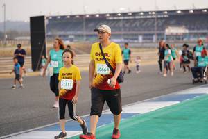 BIB: 50664, 51311
                            <button type="button" onclick="openModal(10519813)" class="btn btn-primary btn-sm float-right btn-popup" data-toggle="modal" data-target=".modal-high-quality">
                        <i class="fas fa-shopping-cart"></i> Add to Cart
                    </button>
                                            <button type="button" onclick="isThisMe(10519813, true)" class="btn btn-success btn-sm float-right btn-popup btn-isme hidden" data-toggle="tooltip" data-placement="bottom" title="นี่คือรูปของคุณใช่ไหม คลิกที่นี่เพื่อเอาเข้าอัลบั้ม">
                        <i class="fas fa-plus"></i> Add to album
                    </button>
                    <button type="button" onclick="isThisMe(10519813, false)" class="btn btn-warning btn-sm float-right btn-popup btn-isnotme hidden">
                        <i class="fas fa-ban"></i> Remove from album
                    </button>