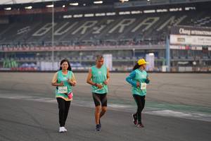 BIB: 528, 2756
                            <button type="button" onclick="openModal(10522079)" class="btn btn-primary btn-sm float-right btn-popup" data-toggle="modal" data-target=".modal-high-quality">
                        <i class="fas fa-shopping-cart"></i> Add to Cart
                    </button>
                                            <button type="button" onclick="isThisMe(10522079, true)" class="btn btn-success btn-sm float-right btn-popup btn-isme hidden" data-toggle="tooltip" data-placement="bottom" title="นี่คือรูปของคุณใช่ไหม คลิกที่นี่เพื่อเอาเข้าอัลบั้ม">
                        <i class="fas fa-plus"></i> Add to album
                    </button>
                    <button type="button" onclick="isThisMe(10522079, false)" class="btn btn-warning btn-sm float-right btn-popup btn-isnotme hidden">
                        <i class="fas fa-ban"></i> Remove from album
                    </button>