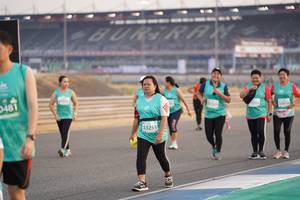 BIB: 0481, 019, 52656, 53253
                            <button type="button" onclick="openModal(10519691)" class="btn btn-primary btn-sm float-right btn-popup" data-toggle="modal" data-target=".modal-high-quality">
                        <i class="fas fa-shopping-cart"></i> Add to Cart
                    </button>
                                            <button type="button" onclick="isThisMe(10519691, true)" class="btn btn-success btn-sm float-right btn-popup btn-isme hidden" data-toggle="tooltip" data-placement="bottom" title="นี่คือรูปของคุณใช่ไหม คลิกที่นี่เพื่อเอาเข้าอัลบั้ม">
                        <i class="fas fa-plus"></i> Add to album
                    </button>
                    <button type="button" onclick="isThisMe(10519691, false)" class="btn btn-warning btn-sm float-right btn-popup btn-isnotme hidden">
                        <i class="fas fa-ban"></i> Remove from album
                    </button>