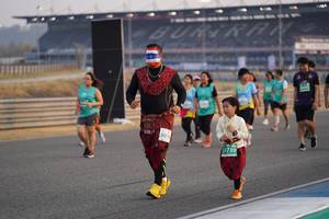 BIB: 1739
                            <button type="button" onclick="openModal(10519059)" class="btn btn-primary btn-sm float-right btn-popup" data-toggle="modal" data-target=".modal-high-quality">
                        <i class="fas fa-shopping-cart"></i> Add to Cart
                    </button>
                                            <button type="button" onclick="isThisMe(10519059, true)" class="btn btn-success btn-sm float-right btn-popup btn-isme hidden" data-toggle="tooltip" data-placement="bottom" title="นี่คือรูปของคุณใช่ไหม คลิกที่นี่เพื่อเอาเข้าอัลบั้ม">
                        <i class="fas fa-plus"></i> Add to album
                    </button>
                    <button type="button" onclick="isThisMe(10519059, false)" class="btn btn-warning btn-sm float-right btn-popup btn-isnotme hidden">
                        <i class="fas fa-ban"></i> Remove from album
                    </button>