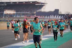 BIB: 70306
                            <button type="button" onclick="openModal(10513409)" class="btn btn-primary btn-sm float-right btn-popup" data-toggle="modal" data-target=".modal-high-quality">
                        <i class="fas fa-shopping-cart"></i> Add to Cart
                    </button>
                                            <button type="button" onclick="isThisMe(10513409, true)" class="btn btn-success btn-sm float-right btn-popup btn-isme hidden" data-toggle="tooltip" data-placement="bottom" title="นี่คือรูปของคุณใช่ไหม คลิกที่นี่เพื่อเอาเข้าอัลบั้ม">
                        <i class="fas fa-plus"></i> Add to album
                    </button>
                    <button type="button" onclick="isThisMe(10513409, false)" class="btn btn-warning btn-sm float-right btn-popup btn-isnotme hidden">
                        <i class="fas fa-ban"></i> Remove from album
                    </button>