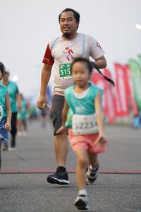 BIB: 515, 2234
                            <button type="button" onclick="openModal(10523277)" class="btn btn-primary btn-sm float-right btn-popup" data-toggle="modal" data-target=".modal-high-quality">
                        <i class="fas fa-shopping-cart"></i> Add to Cart
                    </button>
                                            <button type="button" onclick="isThisMe(10523277, true)" class="btn btn-success btn-sm float-right btn-popup btn-isme hidden" data-toggle="tooltip" data-placement="bottom" title="นี่คือรูปของคุณใช่ไหม คลิกที่นี่เพื่อเอาเข้าอัลบั้ม">
                        <i class="fas fa-plus"></i> Add to album
                    </button>
                    <button type="button" onclick="isThisMe(10523277, false)" class="btn btn-warning btn-sm float-right btn-popup btn-isnotme hidden">
                        <i class="fas fa-ban"></i> Remove from album
                    </button>