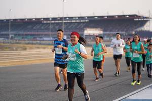 BIB: 2787, 1027, 52782
                            <button type="button" onclick="openModal(10511504)" class="btn btn-primary btn-sm float-right btn-popup" data-toggle="modal" data-target=".modal-high-quality">
                        <i class="fas fa-shopping-cart"></i> Add to Cart
                    </button>
                                            <button type="button" onclick="isThisMe(10511504, true)" class="btn btn-success btn-sm float-right btn-popup btn-isme hidden" data-toggle="tooltip" data-placement="bottom" title="นี่คือรูปของคุณใช่ไหม คลิกที่นี่เพื่อเอาเข้าอัลบั้ม">
                        <i class="fas fa-plus"></i> Add to album
                    </button>
                    <button type="button" onclick="isThisMe(10511504, false)" class="btn btn-warning btn-sm float-right btn-popup btn-isnotme hidden">
                        <i class="fas fa-ban"></i> Remove from album
                    </button>