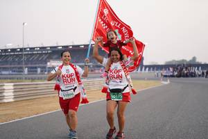 BIB: 51098, 50175, 
                            <button type="button" onclick="openModal(10521975)" class="btn btn-primary btn-sm float-right btn-popup" data-toggle="modal" data-target=".modal-high-quality">
                        <i class="fas fa-shopping-cart"></i> Add to Cart
                    </button>
                                            <button type="button" onclick="isThisMe(10521975, true)" class="btn btn-success btn-sm float-right btn-popup btn-isme hidden" data-toggle="tooltip" data-placement="bottom" title="นี่คือรูปของคุณใช่ไหม คลิกที่นี่เพื่อเอาเข้าอัลบั้ม">
                        <i class="fas fa-plus"></i> Add to album
                    </button>
                    <button type="button" onclick="isThisMe(10521975, false)" class="btn btn-warning btn-sm float-right btn-popup btn-isnotme hidden">
                        <i class="fas fa-ban"></i> Remove from album
                    </button>