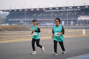 BIB: 2567, 5335
                            <button type="button" onclick="openModal(10521598)" class="btn btn-primary btn-sm float-right btn-popup" data-toggle="modal" data-target=".modal-high-quality">
                        <i class="fas fa-shopping-cart"></i> Add to Cart
                    </button>
                                            <button type="button" onclick="isThisMe(10521598, true)" class="btn btn-success btn-sm float-right btn-popup btn-isme hidden" data-toggle="tooltip" data-placement="bottom" title="นี่คือรูปของคุณใช่ไหม คลิกที่นี่เพื่อเอาเข้าอัลบั้ม">
                        <i class="fas fa-plus"></i> Add to album
                    </button>
                    <button type="button" onclick="isThisMe(10521598, false)" class="btn btn-warning btn-sm float-right btn-popup btn-isnotme hidden">
                        <i class="fas fa-ban"></i> Remove from album
                    </button>