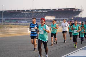 BIB: 527, 81027, 52782
                            <button type="button" onclick="openModal(10511501)" class="btn btn-primary btn-sm float-right btn-popup" data-toggle="modal" data-target=".modal-high-quality">
                        <i class="fas fa-shopping-cart"></i> Add to Cart
                    </button>
                                            <button type="button" onclick="isThisMe(10511501, true)" class="btn btn-success btn-sm float-right btn-popup btn-isme hidden" data-toggle="tooltip" data-placement="bottom" title="นี่คือรูปของคุณใช่ไหม คลิกที่นี่เพื่อเอาเข้าอัลบั้ม">
                        <i class="fas fa-plus"></i> Add to album
                    </button>
                    <button type="button" onclick="isThisMe(10511501, false)" class="btn btn-warning btn-sm float-right btn-popup btn-isnotme hidden">
                        <i class="fas fa-ban"></i> Remove from album
                    </button>