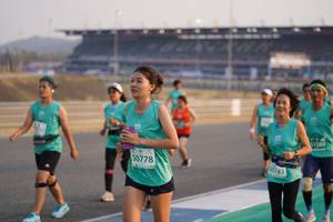 BIB: 51580, 0778, 043
                            <button type="button" onclick="openModal(10513641)" class="btn btn-primary btn-sm float-right btn-popup" data-toggle="modal" data-target=".modal-high-quality">
                        <i class="fas fa-shopping-cart"></i> Add to Cart
                    </button>
                                            <button type="button" onclick="isThisMe(10513641, true)" class="btn btn-success btn-sm float-right btn-popup btn-isme hidden" data-toggle="tooltip" data-placement="bottom" title="นี่คือรูปของคุณใช่ไหม คลิกที่นี่เพื่อเอาเข้าอัลบั้ม">
                        <i class="fas fa-plus"></i> Add to album
                    </button>
                    <button type="button" onclick="isThisMe(10513641, false)" class="btn btn-warning btn-sm float-right btn-popup btn-isnotme hidden">
                        <i class="fas fa-ban"></i> Remove from album
                    </button>