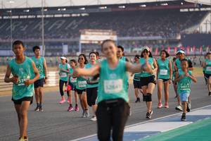 BIB: 32361, 519, 012, 52478, 50011
                            <button type="button" onclick="openModal(10513099)" class="btn btn-primary btn-sm float-right btn-popup" data-toggle="modal" data-target=".modal-high-quality">
                        <i class="fas fa-shopping-cart"></i> Add to Cart
                    </button>
                                            <button type="button" onclick="isThisMe(10513099, true)" class="btn btn-success btn-sm float-right btn-popup btn-isme hidden" data-toggle="tooltip" data-placement="bottom" title="นี่คือรูปของคุณใช่ไหม คลิกที่นี่เพื่อเอาเข้าอัลบั้ม">
                        <i class="fas fa-plus"></i> Add to album
                    </button>
                    <button type="button" onclick="isThisMe(10513099, false)" class="btn btn-warning btn-sm float-right btn-popup btn-isnotme hidden">
                        <i class="fas fa-ban"></i> Remove from album
                    </button>