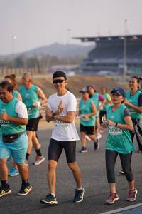 BIB: 160, 51952, 53062
                            <button type="button" onclick="openModal(10514549)" class="btn btn-primary btn-sm float-right btn-popup" data-toggle="modal" data-target=".modal-high-quality">
                        <i class="fas fa-shopping-cart"></i> Add to Cart
                    </button>
                                            <button type="button" onclick="isThisMe(10514549, true)" class="btn btn-success btn-sm float-right btn-popup btn-isme hidden" data-toggle="tooltip" data-placement="bottom" title="นี่คือรูปของคุณใช่ไหม คลิกที่นี่เพื่อเอาเข้าอัลบั้ม">
                        <i class="fas fa-plus"></i> Add to album
                    </button>
                    <button type="button" onclick="isThisMe(10514549, false)" class="btn btn-warning btn-sm float-right btn-popup btn-isnotme hidden">
                        <i class="fas fa-ban"></i> Remove from album
                    </button>