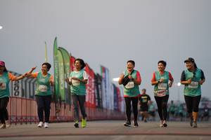BIB: 2795, 33269, 63019, 52656, 2636
                            <button type="button" onclick="openModal(10524267)" class="btn btn-primary btn-sm float-right btn-popup" data-toggle="modal" data-target=".modal-high-quality">
                        <i class="fas fa-shopping-cart"></i> Add to Cart
                    </button>
                                            <button type="button" onclick="isThisMe(10524267, true)" class="btn btn-success btn-sm float-right btn-popup btn-isme hidden" data-toggle="tooltip" data-placement="bottom" title="นี่คือรูปของคุณใช่ไหม คลิกที่นี่เพื่อเอาเข้าอัลบั้ม">
                        <i class="fas fa-plus"></i> Add to album
                    </button>
                    <button type="button" onclick="isThisMe(10524267, false)" class="btn btn-warning btn-sm float-right btn-popup btn-isnotme hidden">
                        <i class="fas fa-ban"></i> Remove from album
                    </button>
