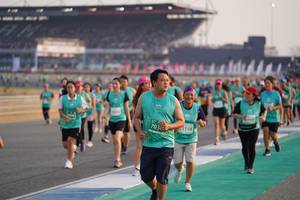 BIB: 703
                            <button type="button" onclick="openModal(10513467)" class="btn btn-primary btn-sm float-right btn-popup" data-toggle="modal" data-target=".modal-high-quality">
                        <i class="fas fa-shopping-cart"></i> Add to Cart
                    </button>
                                            <button type="button" onclick="isThisMe(10513467, true)" class="btn btn-success btn-sm float-right btn-popup btn-isme hidden" data-toggle="tooltip" data-placement="bottom" title="นี่คือรูปของคุณใช่ไหม คลิกที่นี่เพื่อเอาเข้าอัลบั้ม">
                        <i class="fas fa-plus"></i> Add to album
                    </button>
                    <button type="button" onclick="isThisMe(10513467, false)" class="btn btn-warning btn-sm float-right btn-popup btn-isnotme hidden">
                        <i class="fas fa-ban"></i> Remove from album
                    </button>