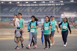 BIB: 52352, 52717, 52395
                            <button type="button" onclick="openModal(10521178)" class="btn btn-primary btn-sm float-right btn-popup" data-toggle="modal" data-target=".modal-high-quality">
                        <i class="fas fa-shopping-cart"></i> Add to Cart
                    </button>
                                            <button type="button" onclick="isThisMe(10521178, true)" class="btn btn-success btn-sm float-right btn-popup btn-isme hidden" data-toggle="tooltip" data-placement="bottom" title="นี่คือรูปของคุณใช่ไหม คลิกที่นี่เพื่อเอาเข้าอัลบั้ม">
                        <i class="fas fa-plus"></i> Add to album
                    </button>
                    <button type="button" onclick="isThisMe(10521178, false)" class="btn btn-warning btn-sm float-right btn-popup btn-isnotme hidden">
                        <i class="fas fa-ban"></i> Remove from album
                    </button>