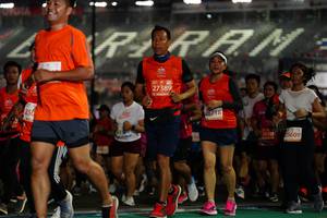 BIB: 27389, 250, 28718, 3609, 2018
                            <button type="button" onclick="openModal(11320661)" class="btn btn-primary btn-sm float-right btn-popup" data-toggle="modal" data-target=".modal-high-quality">
                        <i class="fas fa-shopping-cart"></i> Add to Cart
                    </button>
                                            <button type="button" onclick="isThisMe(11320661, true)" class="btn btn-success btn-sm float-right btn-popup btn-isme hidden" data-toggle="tooltip" data-placement="bottom" title="นี่คือรูปของคุณใช่ไหม คลิกที่นี่เพื่อเอาเข้าอัลบั้ม">
                        <i class="fas fa-plus"></i> Add to album
                    </button>
                    <button type="button" onclick="isThisMe(11320661, false)" class="btn btn-warning btn-sm float-right btn-popup btn-isnotme hidden">
                        <i class="fas fa-ban"></i> Remove from album
                    </button>