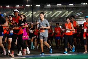BIB: 706, 1694, 0172, 241
                            <button type="button" onclick="openModal(11272036)" class="btn btn-primary btn-sm float-right btn-popup" data-toggle="modal" data-target=".modal-high-quality">
                        <i class="fas fa-shopping-cart"></i> Add to Cart
                    </button>
                                            <button type="button" onclick="isThisMe(11272036, true)" class="btn btn-success btn-sm float-right btn-popup btn-isme hidden" data-toggle="tooltip" data-placement="bottom" title="นี่คือรูปของคุณใช่ไหม คลิกที่นี่เพื่อเอาเข้าอัลบั้ม">
                        <i class="fas fa-plus"></i> Add to album
                    </button>
                    <button type="button" onclick="isThisMe(11272036, false)" class="btn btn-warning btn-sm float-right btn-popup btn-isnotme hidden">
                        <i class="fas fa-ban"></i> Remove from album
                    </button>