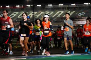 BIB: 0172, 23694, 23510
                            <button type="button" onclick="openModal(11272042)" class="btn btn-primary btn-sm float-right btn-popup" data-toggle="modal" data-target=".modal-high-quality">
                        <i class="fas fa-shopping-cart"></i> Add to Cart
                    </button>
                                            <button type="button" onclick="isThisMe(11272042, true)" class="btn btn-success btn-sm float-right btn-popup btn-isme hidden" data-toggle="tooltip" data-placement="bottom" title="นี่คือรูปของคุณใช่ไหม คลิกที่นี่เพื่อเอาเข้าอัลบั้ม">
                        <i class="fas fa-plus"></i> Add to album
                    </button>
                    <button type="button" onclick="isThisMe(11272042, false)" class="btn btn-warning btn-sm float-right btn-popup btn-isnotme hidden">
                        <i class="fas fa-ban"></i> Remove from album
                    </button>