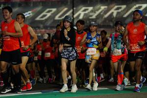BIB: 622, 0796, 23107, 28715, 2015
                            <button type="button" onclick="openModal(11316590)" class="btn btn-primary btn-sm float-right btn-popup" data-toggle="modal" data-target=".modal-high-quality">
                        <i class="fas fa-shopping-cart"></i> Add to Cart
                    </button>
                                            <button type="button" onclick="isThisMe(11316590, true)" class="btn btn-success btn-sm float-right btn-popup btn-isme hidden" data-toggle="tooltip" data-placement="bottom" title="นี่คือรูปของคุณใช่ไหม คลิกที่นี่เพื่อเอาเข้าอัลบั้ม">
                        <i class="fas fa-plus"></i> Add to album
                    </button>
                    <button type="button" onclick="isThisMe(11316590, false)" class="btn btn-warning btn-sm float-right btn-popup btn-isnotme hidden">
                        <i class="fas fa-ban"></i> Remove from album
                    </button>