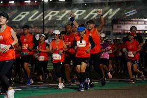 BIB: 24075, 27821, 2393, 23937, 0141
                            <button type="button" onclick="openModal(11316230)" class="btn btn-primary btn-sm float-right btn-popup" data-toggle="modal" data-target=".modal-high-quality">
                        <i class="fas fa-shopping-cart"></i> Add to Cart
                    </button>
                                            <button type="button" onclick="isThisMe(11316230, true)" class="btn btn-success btn-sm float-right btn-popup btn-isme hidden" data-toggle="tooltip" data-placement="bottom" title="นี่คือรูปของคุณใช่ไหม คลิกที่นี่เพื่อเอาเข้าอัลบั้ม">
                        <i class="fas fa-plus"></i> Add to album
                    </button>
                    <button type="button" onclick="isThisMe(11316230, false)" class="btn btn-warning btn-sm float-right btn-popup btn-isnotme hidden">
                        <i class="fas fa-ban"></i> Remove from album
                    </button>