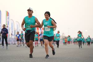 BIB: 5186, 52917
                            <button type="button" onclick="openModal(10556571)" class="btn btn-primary btn-sm float-right btn-popup" data-toggle="modal" data-target=".modal-high-quality">
                        <i class="fas fa-shopping-cart"></i> Add to Cart
                    </button>
                                            <button type="button" onclick="isThisMe(10556571, true)" class="btn btn-success btn-sm float-right btn-popup btn-isme hidden" data-toggle="tooltip" data-placement="bottom" title="นี่คือรูปของคุณใช่ไหม คลิกที่นี่เพื่อเอาเข้าอัลบั้ม">
                        <i class="fas fa-plus"></i> Add to album
                    </button>
                    <button type="button" onclick="isThisMe(10556571, false)" class="btn btn-warning btn-sm float-right btn-popup btn-isnotme hidden">
                        <i class="fas fa-ban"></i> Remove from album
                    </button>