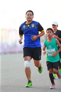 BIB: 0506, 
                            <button type="button" onclick="openModal(10554185)" class="btn btn-primary btn-sm float-right btn-popup" data-toggle="modal" data-target=".modal-high-quality">
                        <i class="fas fa-shopping-cart"></i> Add to Cart
                    </button>
                                            <button type="button" onclick="isThisMe(10554185, true)" class="btn btn-success btn-sm float-right btn-popup btn-isme hidden" data-toggle="tooltip" data-placement="bottom" title="นี่คือรูปของคุณใช่ไหม คลิกที่นี่เพื่อเอาเข้าอัลบั้ม">
                        <i class="fas fa-plus"></i> Add to album
                    </button>
                    <button type="button" onclick="isThisMe(10554185, false)" class="btn btn-warning btn-sm float-right btn-popup btn-isnotme hidden">
                        <i class="fas fa-ban"></i> Remove from album
                    </button>