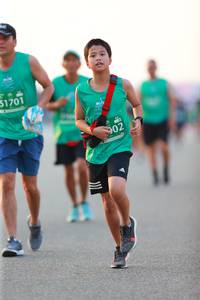 BIB: 51701, 902
                            <button type="button" onclick="openModal(10555825)" class="btn btn-primary btn-sm float-right btn-popup" data-toggle="modal" data-target=".modal-high-quality">
                        <i class="fas fa-shopping-cart"></i> Add to Cart
                    </button>
                                            <button type="button" onclick="isThisMe(10555825, true)" class="btn btn-success btn-sm float-right btn-popup btn-isme hidden" data-toggle="tooltip" data-placement="bottom" title="นี่คือรูปของคุณใช่ไหม คลิกที่นี่เพื่อเอาเข้าอัลบั้ม">
                        <i class="fas fa-plus"></i> Add to album
                    </button>
                    <button type="button" onclick="isThisMe(10555825, false)" class="btn btn-warning btn-sm float-right btn-popup btn-isnotme hidden">
                        <i class="fas fa-ban"></i> Remove from album
                    </button>