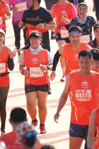 BIB: 200, 83393
                            <button type="button" onclick="openModal(10498225)" class="btn btn-primary btn-sm float-right btn-popup" data-toggle="modal" data-target=".modal-high-quality">
                        <i class="fas fa-shopping-cart"></i> Add to Cart
                    </button>
                                            <button type="button" onclick="isThisMe(10498225, true)" class="btn btn-success btn-sm float-right btn-popup btn-isme hidden" data-toggle="tooltip" data-placement="bottom" title="นี่คือรูปของคุณใช่ไหม คลิกที่นี่เพื่อเอาเข้าอัลบั้ม">
                        <i class="fas fa-plus"></i> Add to album
                    </button>
                    <button type="button" onclick="isThisMe(10498225, false)" class="btn btn-warning btn-sm float-right btn-popup btn-isnotme hidden">
                        <i class="fas fa-ban"></i> Remove from album
                    </button>