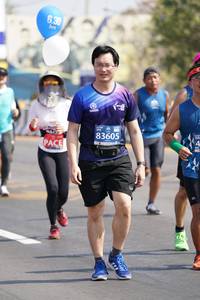 BIB: 708
                            <button type="button" onclick="openModal(10500772)" class="btn btn-primary btn-sm float-right btn-popup" data-toggle="modal" data-target=".modal-high-quality">
                        <i class="fas fa-shopping-cart"></i> Add to Cart
                    </button>
                                            <button type="button" onclick="isThisMe(10500772, true)" class="btn btn-success btn-sm float-right btn-popup btn-isme hidden" data-toggle="tooltip" data-placement="bottom" title="นี่คือรูปของคุณใช่ไหม คลิกที่นี่เพื่อเอาเข้าอัลบั้ม">
                        <i class="fas fa-plus"></i> Add to album
                    </button>
                    <button type="button" onclick="isThisMe(10500772, false)" class="btn btn-warning btn-sm float-right btn-popup btn-isnotme hidden">
                        <i class="fas fa-ban"></i> Remove from album
                    </button>