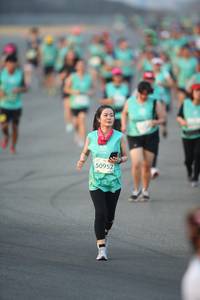 BIB: 0952
                            <button type="button" onclick="openModal(10507303)" class="btn btn-primary btn-sm float-right btn-popup" data-toggle="modal" data-target=".modal-high-quality">
                        <i class="fas fa-shopping-cart"></i> Add to Cart
                    </button>
                                            <button type="button" onclick="isThisMe(10507303, true)" class="btn btn-success btn-sm float-right btn-popup btn-isme hidden" data-toggle="tooltip" data-placement="bottom" title="นี่คือรูปของคุณใช่ไหม คลิกที่นี่เพื่อเอาเข้าอัลบั้ม">
                        <i class="fas fa-plus"></i> Add to album
                    </button>
                    <button type="button" onclick="isThisMe(10507303, false)" class="btn btn-warning btn-sm float-right btn-popup btn-isnotme hidden">
                        <i class="fas fa-ban"></i> Remove from album
                    </button>