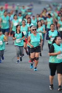 BIB: 2692
                            <button type="button" onclick="openModal(10511286)" class="btn btn-primary btn-sm float-right btn-popup" data-toggle="modal" data-target=".modal-high-quality">
                        <i class="fas fa-shopping-cart"></i> Add to Cart
                    </button>
                                            <button type="button" onclick="isThisMe(10511286, true)" class="btn btn-success btn-sm float-right btn-popup btn-isme hidden" data-toggle="tooltip" data-placement="bottom" title="นี่คือรูปของคุณใช่ไหม คลิกที่นี่เพื่อเอาเข้าอัลบั้ม">
                        <i class="fas fa-plus"></i> Add to album
                    </button>
                    <button type="button" onclick="isThisMe(10511286, false)" class="btn btn-warning btn-sm float-right btn-popup btn-isnotme hidden">
                        <i class="fas fa-ban"></i> Remove from album
                    </button>