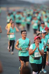 BIB: 50340, 50927
                            <button type="button" onclick="openModal(10507588)" class="btn btn-primary btn-sm float-right btn-popup" data-toggle="modal" data-target=".modal-high-quality">
                        <i class="fas fa-shopping-cart"></i> Add to Cart
                    </button>
                                            <button type="button" onclick="isThisMe(10507588, true)" class="btn btn-success btn-sm float-right btn-popup btn-isme hidden" data-toggle="tooltip" data-placement="bottom" title="นี่คือรูปของคุณใช่ไหม คลิกที่นี่เพื่อเอาเข้าอัลบั้ม">
                        <i class="fas fa-plus"></i> Add to album
                    </button>
                    <button type="button" onclick="isThisMe(10507588, false)" class="btn btn-warning btn-sm float-right btn-popup btn-isnotme hidden">
                        <i class="fas fa-ban"></i> Remove from album
                    </button>