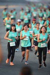 BIB: 63148, 52409, 0626
                            <button type="button" onclick="openModal(10507568)" class="btn btn-primary btn-sm float-right btn-popup" data-toggle="modal" data-target=".modal-high-quality">
                        <i class="fas fa-shopping-cart"></i> Add to Cart
                    </button>
                                            <button type="button" onclick="isThisMe(10507568, true)" class="btn btn-success btn-sm float-right btn-popup btn-isme hidden" data-toggle="tooltip" data-placement="bottom" title="นี่คือรูปของคุณใช่ไหม คลิกที่นี่เพื่อเอาเข้าอัลบั้ม">
                        <i class="fas fa-plus"></i> Add to album
                    </button>
                    <button type="button" onclick="isThisMe(10507568, false)" class="btn btn-warning btn-sm float-right btn-popup btn-isnotme hidden">
                        <i class="fas fa-ban"></i> Remove from album
                    </button>