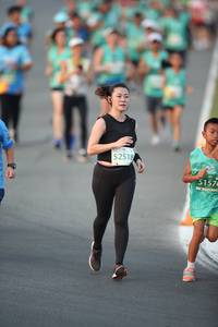 BIB: 52518, 1576
                            <button type="button" onclick="openModal(10506707)" class="btn btn-primary btn-sm float-right btn-popup" data-toggle="modal" data-target=".modal-high-quality">
                        <i class="fas fa-shopping-cart"></i> Add to Cart
                    </button>
                                            <button type="button" onclick="isThisMe(10506707, true)" class="btn btn-success btn-sm float-right btn-popup btn-isme hidden" data-toggle="tooltip" data-placement="bottom" title="นี่คือรูปของคุณใช่ไหม คลิกที่นี่เพื่อเอาเข้าอัลบั้ม">
                        <i class="fas fa-plus"></i> Add to album
                    </button>
                    <button type="button" onclick="isThisMe(10506707, false)" class="btn btn-warning btn-sm float-right btn-popup btn-isnotme hidden">
                        <i class="fas fa-ban"></i> Remove from album
                    </button>