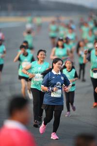 BIB: 53150, 52918
                            <button type="button" onclick="openModal(10507532)" class="btn btn-primary btn-sm float-right btn-popup" data-toggle="modal" data-target=".modal-high-quality">
                        <i class="fas fa-shopping-cart"></i> Add to Cart
                    </button>
                                            <button type="button" onclick="isThisMe(10507532, true)" class="btn btn-success btn-sm float-right btn-popup btn-isme hidden" data-toggle="tooltip" data-placement="bottom" title="นี่คือรูปของคุณใช่ไหม คลิกที่นี่เพื่อเอาเข้าอัลบั้ม">
                        <i class="fas fa-plus"></i> Add to album
                    </button>
                    <button type="button" onclick="isThisMe(10507532, false)" class="btn btn-warning btn-sm float-right btn-popup btn-isnotme hidden">
                        <i class="fas fa-ban"></i> Remove from album
                    </button>