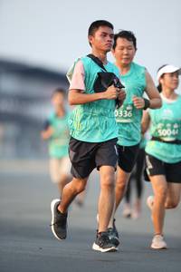 BIB: 0336, 50044
                            <button type="button" onclick="openModal(10503958)" class="btn btn-primary btn-sm float-right btn-popup" data-toggle="modal" data-target=".modal-high-quality">
                        <i class="fas fa-shopping-cart"></i> Add to Cart
                    </button>
                                            <button type="button" onclick="isThisMe(10503958, true)" class="btn btn-success btn-sm float-right btn-popup btn-isme hidden" data-toggle="tooltip" data-placement="bottom" title="นี่คือรูปของคุณใช่ไหม คลิกที่นี่เพื่อเอาเข้าอัลบั้ม">
                        <i class="fas fa-plus"></i> Add to album
                    </button>
                    <button type="button" onclick="isThisMe(10503958, false)" class="btn btn-warning btn-sm float-right btn-popup btn-isnotme hidden">
                        <i class="fas fa-ban"></i> Remove from album
                    </button>