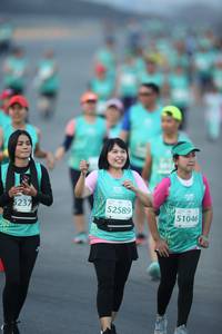BIB: 5237, 52589, 51046
                            <button type="button" onclick="openModal(10512952)" class="btn btn-primary btn-sm float-right btn-popup" data-toggle="modal" data-target=".modal-high-quality">
                        <i class="fas fa-shopping-cart"></i> Add to Cart
                    </button>
                                            <button type="button" onclick="isThisMe(10512952, true)" class="btn btn-success btn-sm float-right btn-popup btn-isme hidden" data-toggle="tooltip" data-placement="bottom" title="นี่คือรูปของคุณใช่ไหม คลิกที่นี่เพื่อเอาเข้าอัลบั้ม">
                        <i class="fas fa-plus"></i> Add to album
                    </button>
                    <button type="button" onclick="isThisMe(10512952, false)" class="btn btn-warning btn-sm float-right btn-popup btn-isnotme hidden">
                        <i class="fas fa-ban"></i> Remove from album
                    </button>
