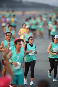 BIB: 5229, 5245
                            <button type="button" onclick="openModal(10507589)" class="btn btn-primary btn-sm float-right btn-popup" data-toggle="modal" data-target=".modal-high-quality">
                        <i class="fas fa-shopping-cart"></i> Add to Cart
                    </button>
                                            <button type="button" onclick="isThisMe(10507589, true)" class="btn btn-success btn-sm float-right btn-popup btn-isme hidden" data-toggle="tooltip" data-placement="bottom" title="นี่คือรูปของคุณใช่ไหม คลิกที่นี่เพื่อเอาเข้าอัลบั้ม">
                        <i class="fas fa-plus"></i> Add to album
                    </button>
                    <button type="button" onclick="isThisMe(10507589, false)" class="btn btn-warning btn-sm float-right btn-popup btn-isnotme hidden">
                        <i class="fas fa-ban"></i> Remove from album
                    </button>