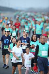 BIB: 51116, 51645, 5222
                            <button type="button" onclick="openModal(10512738)" class="btn btn-primary btn-sm float-right btn-popup" data-toggle="modal" data-target=".modal-high-quality">
                        <i class="fas fa-shopping-cart"></i> Add to Cart
                    </button>
                                            <button type="button" onclick="isThisMe(10512738, true)" class="btn btn-success btn-sm float-right btn-popup btn-isme hidden" data-toggle="tooltip" data-placement="bottom" title="นี่คือรูปของคุณใช่ไหม คลิกที่นี่เพื่อเอาเข้าอัลบั้ม">
                        <i class="fas fa-plus"></i> Add to album
                    </button>
                    <button type="button" onclick="isThisMe(10512738, false)" class="btn btn-warning btn-sm float-right btn-popup btn-isnotme hidden">
                        <i class="fas fa-ban"></i> Remove from album
                    </button>