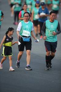 BIB: 519, 52818
                            <button type="button" onclick="openModal(10510143)" class="btn btn-primary btn-sm float-right btn-popup" data-toggle="modal" data-target=".modal-high-quality">
                        <i class="fas fa-shopping-cart"></i> Add to Cart
                    </button>
                                            <button type="button" onclick="isThisMe(10510143, true)" class="btn btn-success btn-sm float-right btn-popup btn-isme hidden" data-toggle="tooltip" data-placement="bottom" title="นี่คือรูปของคุณใช่ไหม คลิกที่นี่เพื่อเอาเข้าอัลบั้ม">
                        <i class="fas fa-plus"></i> Add to album
                    </button>
                    <button type="button" onclick="isThisMe(10510143, false)" class="btn btn-warning btn-sm float-right btn-popup btn-isnotme hidden">
                        <i class="fas fa-ban"></i> Remove from album
                    </button>