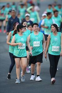 BIB: 53173, 52820, 53172
                            <button type="button" onclick="openModal(10512648)" class="btn btn-primary btn-sm float-right btn-popup" data-toggle="modal" data-target=".modal-high-quality">
                        <i class="fas fa-shopping-cart"></i> Add to Cart
                    </button>
                                            <button type="button" onclick="isThisMe(10512648, true)" class="btn btn-success btn-sm float-right btn-popup btn-isme hidden" data-toggle="tooltip" data-placement="bottom" title="นี่คือรูปของคุณใช่ไหม คลิกที่นี่เพื่อเอาเข้าอัลบั้ม">
                        <i class="fas fa-plus"></i> Add to album
                    </button>
                    <button type="button" onclick="isThisMe(10512648, false)" class="btn btn-warning btn-sm float-right btn-popup btn-isnotme hidden">
                        <i class="fas fa-ban"></i> Remove from album
                    </button>