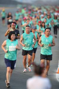 BIB: 50396, 0197, 52777
                            <button type="button" onclick="openModal(10507261)" class="btn btn-primary btn-sm float-right btn-popup" data-toggle="modal" data-target=".modal-high-quality">
                        <i class="fas fa-shopping-cart"></i> Add to Cart
                    </button>
                                            <button type="button" onclick="isThisMe(10507261, true)" class="btn btn-success btn-sm float-right btn-popup btn-isme hidden" data-toggle="tooltip" data-placement="bottom" title="นี่คือรูปของคุณใช่ไหม คลิกที่นี่เพื่อเอาเข้าอัลบั้ม">
                        <i class="fas fa-plus"></i> Add to album
                    </button>
                    <button type="button" onclick="isThisMe(10507261, false)" class="btn btn-warning btn-sm float-right btn-popup btn-isnotme hidden">
                        <i class="fas fa-ban"></i> Remove from album
                    </button>