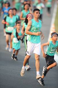 BIB: 83347, 50005
                            <button type="button" onclick="openModal(10504299)" class="btn btn-primary btn-sm float-right btn-popup" data-toggle="modal" data-target=".modal-high-quality">
                        <i class="fas fa-shopping-cart"></i> Add to Cart
                    </button>
                                            <button type="button" onclick="isThisMe(10504299, true)" class="btn btn-success btn-sm float-right btn-popup btn-isme hidden" data-toggle="tooltip" data-placement="bottom" title="นี่คือรูปของคุณใช่ไหม คลิกที่นี่เพื่อเอาเข้าอัลบั้ม">
                        <i class="fas fa-plus"></i> Add to album
                    </button>
                    <button type="button" onclick="isThisMe(10504299, false)" class="btn btn-warning btn-sm float-right btn-popup btn-isnotme hidden">
                        <i class="fas fa-ban"></i> Remove from album
                    </button>