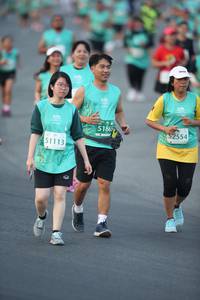 BIB: 51865, 52554, 51113
                            <button type="button" onclick="openModal(10512040)" class="btn btn-primary btn-sm float-right btn-popup" data-toggle="modal" data-target=".modal-high-quality">
                        <i class="fas fa-shopping-cart"></i> Add to Cart
                    </button>
                                            <button type="button" onclick="isThisMe(10512040, true)" class="btn btn-success btn-sm float-right btn-popup btn-isme hidden" data-toggle="tooltip" data-placement="bottom" title="นี่คือรูปของคุณใช่ไหม คลิกที่นี่เพื่อเอาเข้าอัลบั้ม">
                        <i class="fas fa-plus"></i> Add to album
                    </button>
                    <button type="button" onclick="isThisMe(10512040, false)" class="btn btn-warning btn-sm float-right btn-popup btn-isnotme hidden">
                        <i class="fas fa-ban"></i> Remove from album
                    </button>