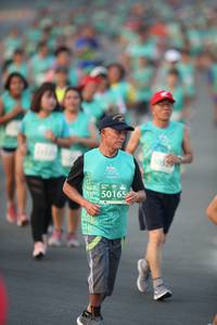 BIB: 50165
                            <button type="button" onclick="openModal(10507713)" class="btn btn-primary btn-sm float-right btn-popup" data-toggle="modal" data-target=".modal-high-quality">
                        <i class="fas fa-shopping-cart"></i> Add to Cart
                    </button>
                                            <button type="button" onclick="isThisMe(10507713, true)" class="btn btn-success btn-sm float-right btn-popup btn-isme hidden" data-toggle="tooltip" data-placement="bottom" title="นี่คือรูปของคุณใช่ไหม คลิกที่นี่เพื่อเอาเข้าอัลบั้ม">
                        <i class="fas fa-plus"></i> Add to album
                    </button>
                    <button type="button" onclick="isThisMe(10507713, false)" class="btn btn-warning btn-sm float-right btn-popup btn-isnotme hidden">
                        <i class="fas fa-ban"></i> Remove from album
                    </button>