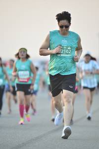 BIB: 2102
                            <button type="button" onclick="openModal(10508033)" class="btn btn-primary btn-sm float-right btn-popup" data-toggle="modal" data-target=".modal-high-quality">
                        <i class="fas fa-shopping-cart"></i> Add to Cart
                    </button>
                                            <button type="button" onclick="isThisMe(10508033, true)" class="btn btn-success btn-sm float-right btn-popup btn-isme hidden" data-toggle="tooltip" data-placement="bottom" title="นี่คือรูปของคุณใช่ไหม คลิกที่นี่เพื่อเอาเข้าอัลบั้ม">
                        <i class="fas fa-plus"></i> Add to album
                    </button>
                    <button type="button" onclick="isThisMe(10508033, false)" class="btn btn-warning btn-sm float-right btn-popup btn-isnotme hidden">
                        <i class="fas fa-ban"></i> Remove from album
                    </button>